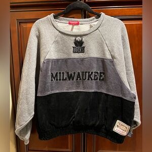 Mitchell & Ness Women's Gray Sweatshirt Milwaukee Bucks - M